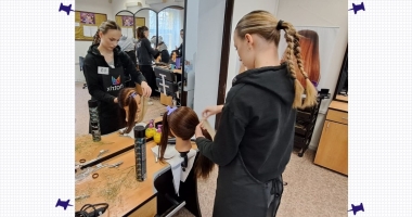 Kadeřnická soutěž na téma „Společenský účes s vlnou“